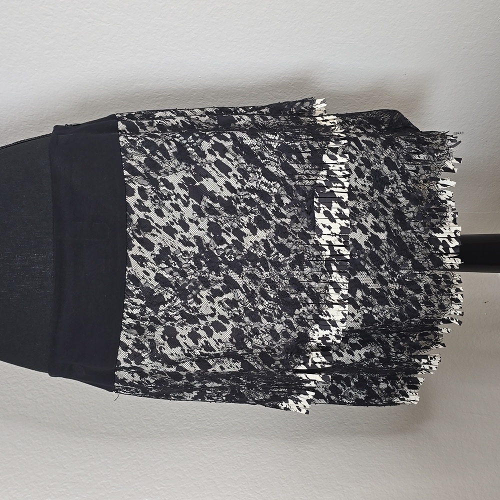 Ann Taylor Skirt Black and Cream in Size 10